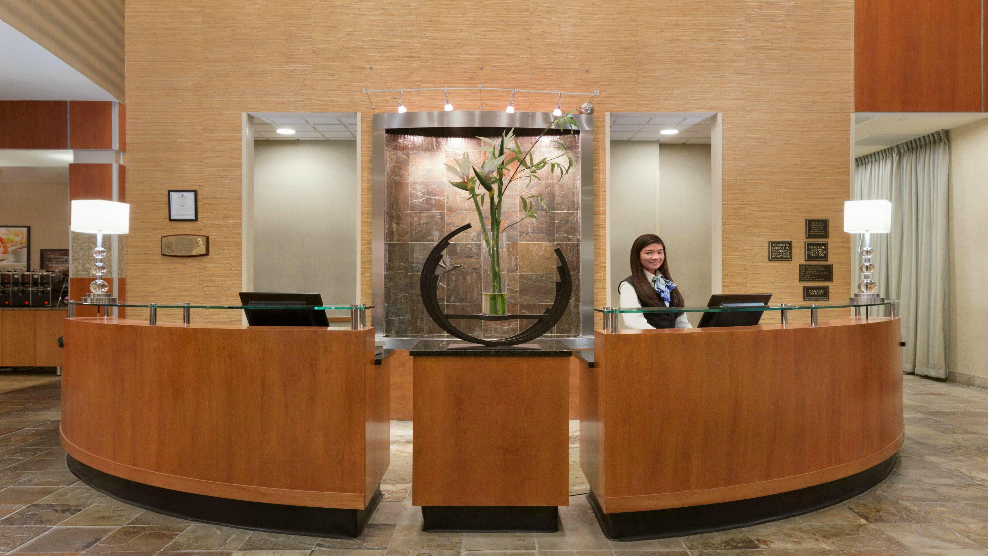 Holiday Inn Hotel & Suites Gateway By Ihg Williamsburg Ngoại thất bức ảnh