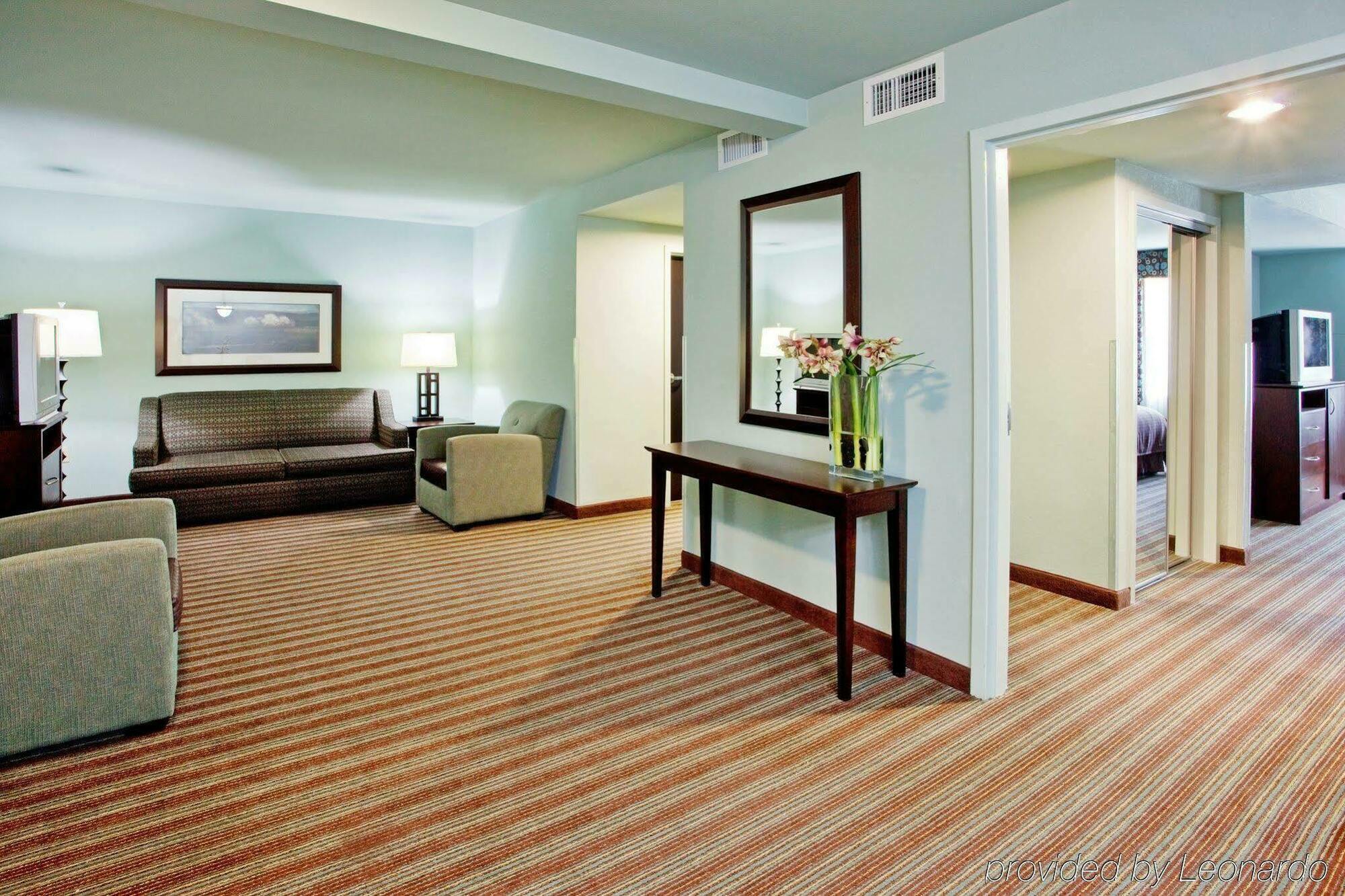 Holiday Inn Hotel & Suites Gateway By Ihg Williamsburg Ngoại thất bức ảnh